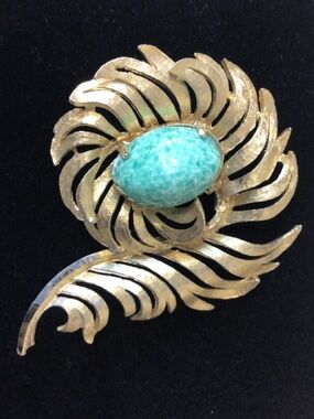Vtg Mid-century Stylized Textured Swirl Feather Faux-turquoise Cabochon Brooch